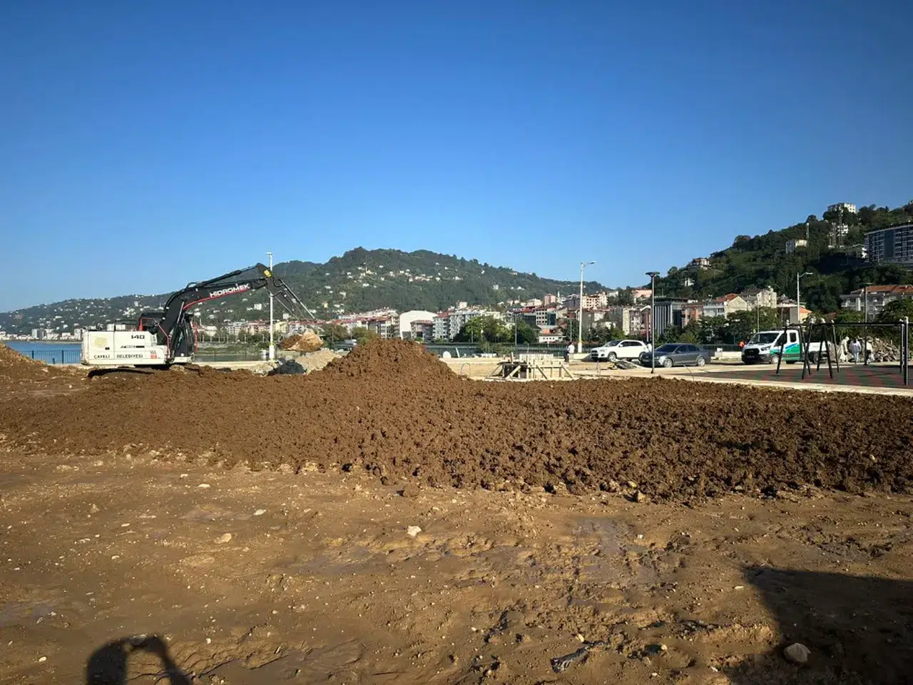 Çayeli'nde Sahil Dolgu Alanı Çalışmaları Hızla Devam Ediyor