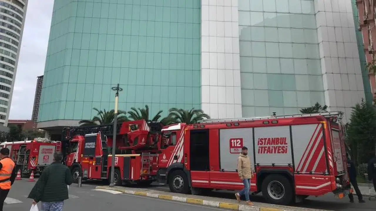 İstanbul'da AVM yangını