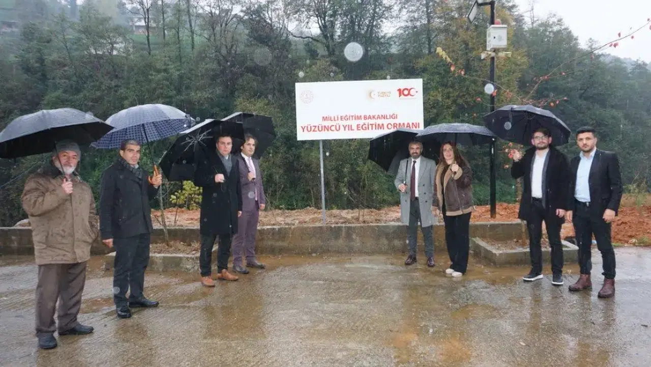 Rize'de "Eğitim Ormanı"nda Fidanlar Toprağa Buluştu