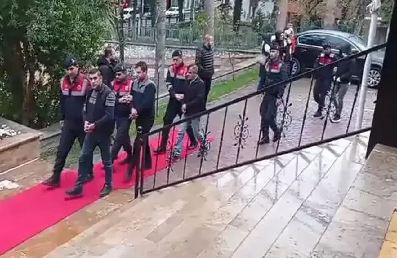 Bilecik'te 14 köpeğin ölümünde gözaltına alınan 5 şüpheli adliyede