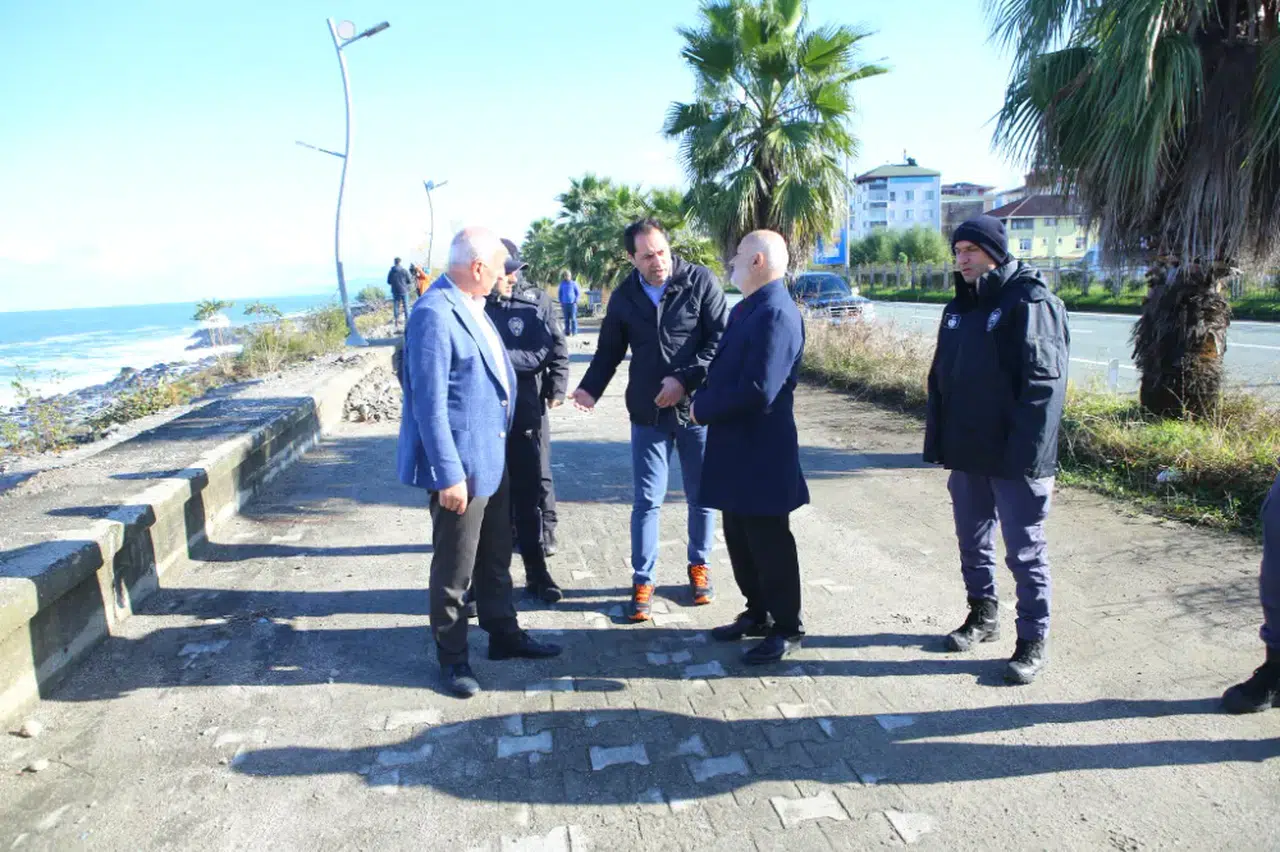 Ardeşen'de Denize Düşen Vatandaşın Arama Çalışmaları Devam Ediyor