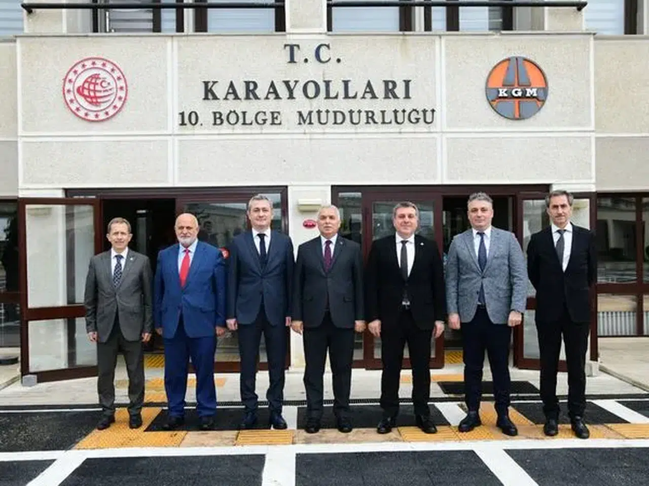 Vali Aziz Yıldırım, Karayolları 10. Bölge Müdürlüğü'nü Ziyaret Etti