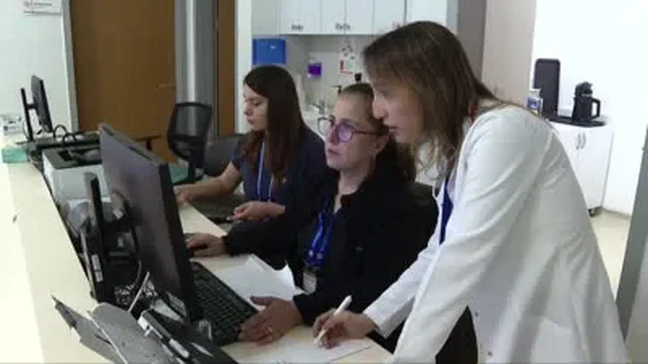 Lösemiyi yenip doktor oldu, hasta çocuklara hizmet veriyor