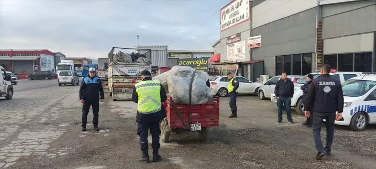 Düzce'de katı atık toplayıcıları denetlendi