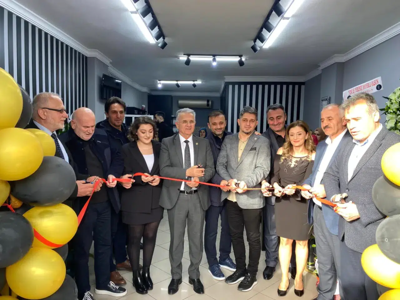 HOPA BELEDİYESİ, DEFNE BEAUTY CENTER'IN AÇILIŞINI KUTLADI