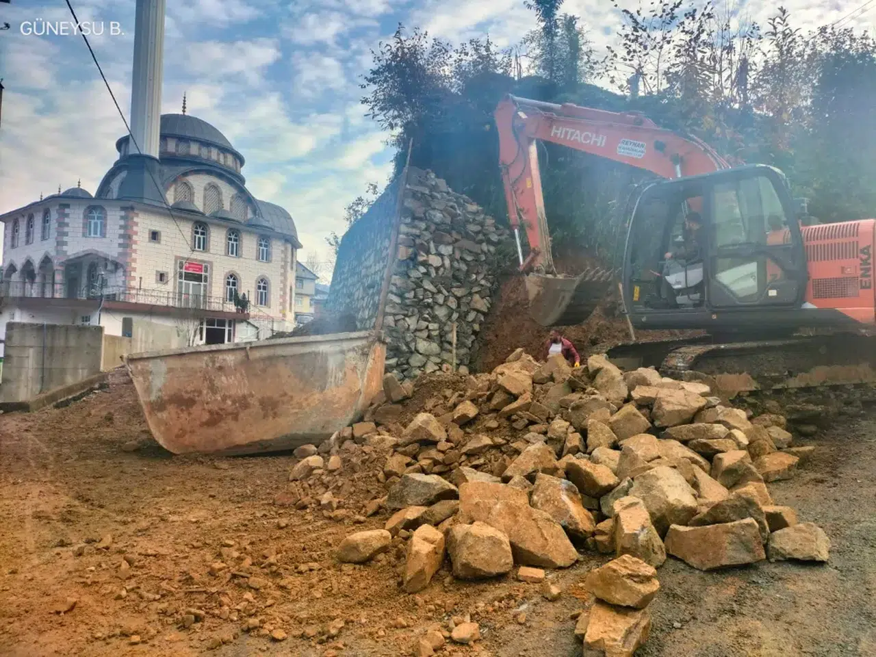 Güneysu Belediyesi Yol Yapım Bakım ve Onarım Çalışmalarına Devam Ediyor