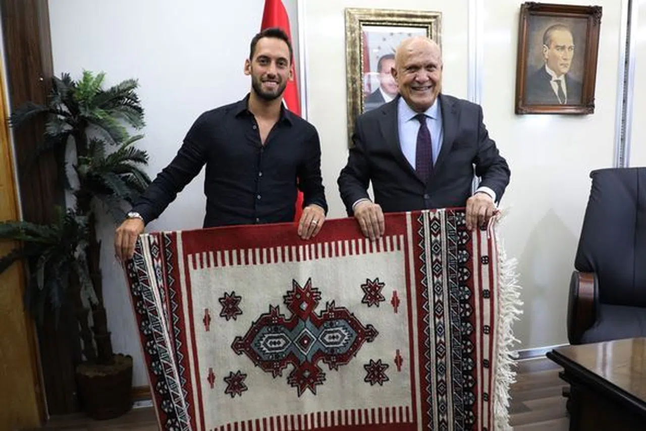 Millî Gururumuz Çalhanoğlu, Belediye Başkanı Pekmezci'yi Ziyaret Etti