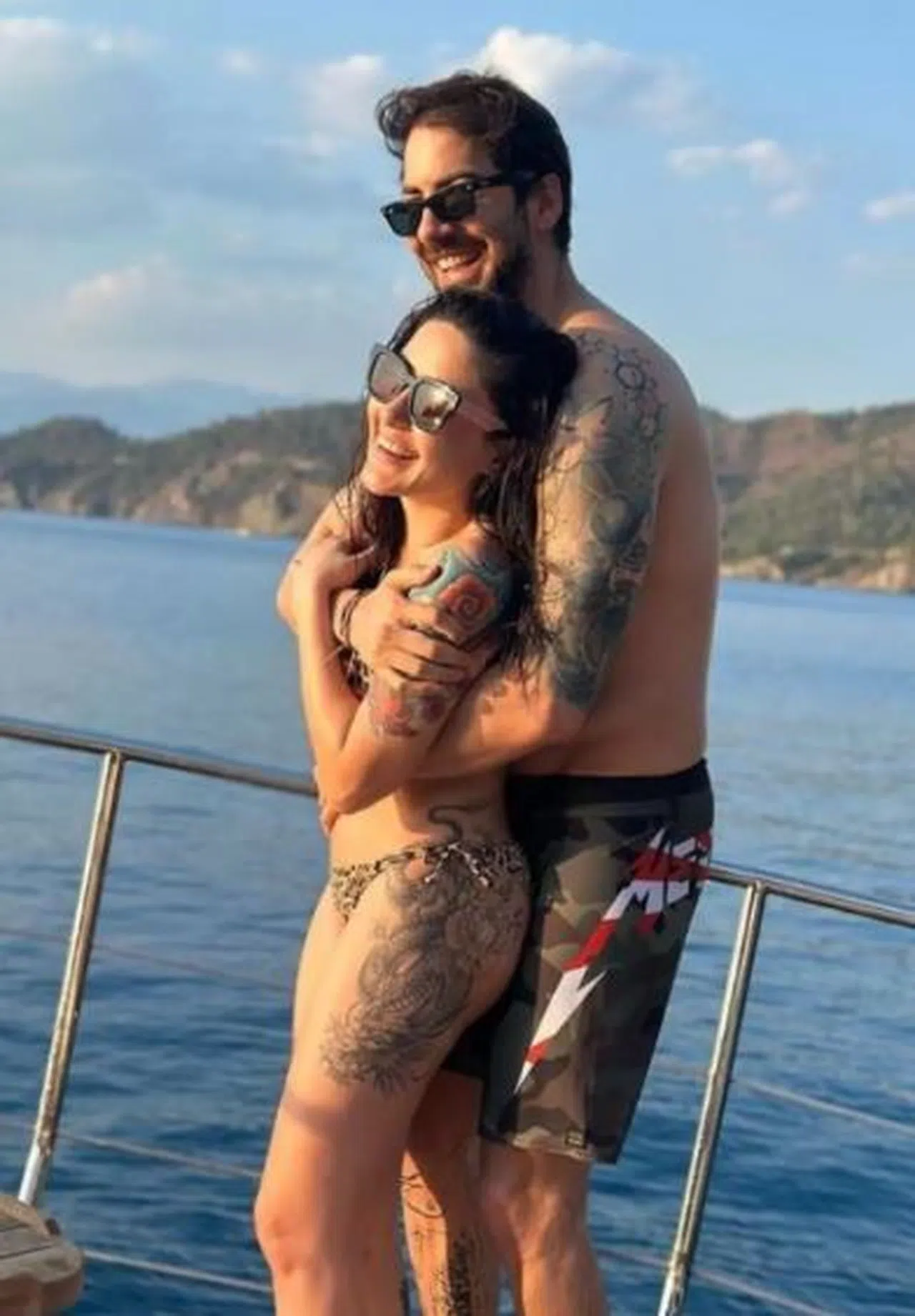 Herkes Dövmelerine Takıldı! Melek Mosso'dan Aşk Pozları Geldi!