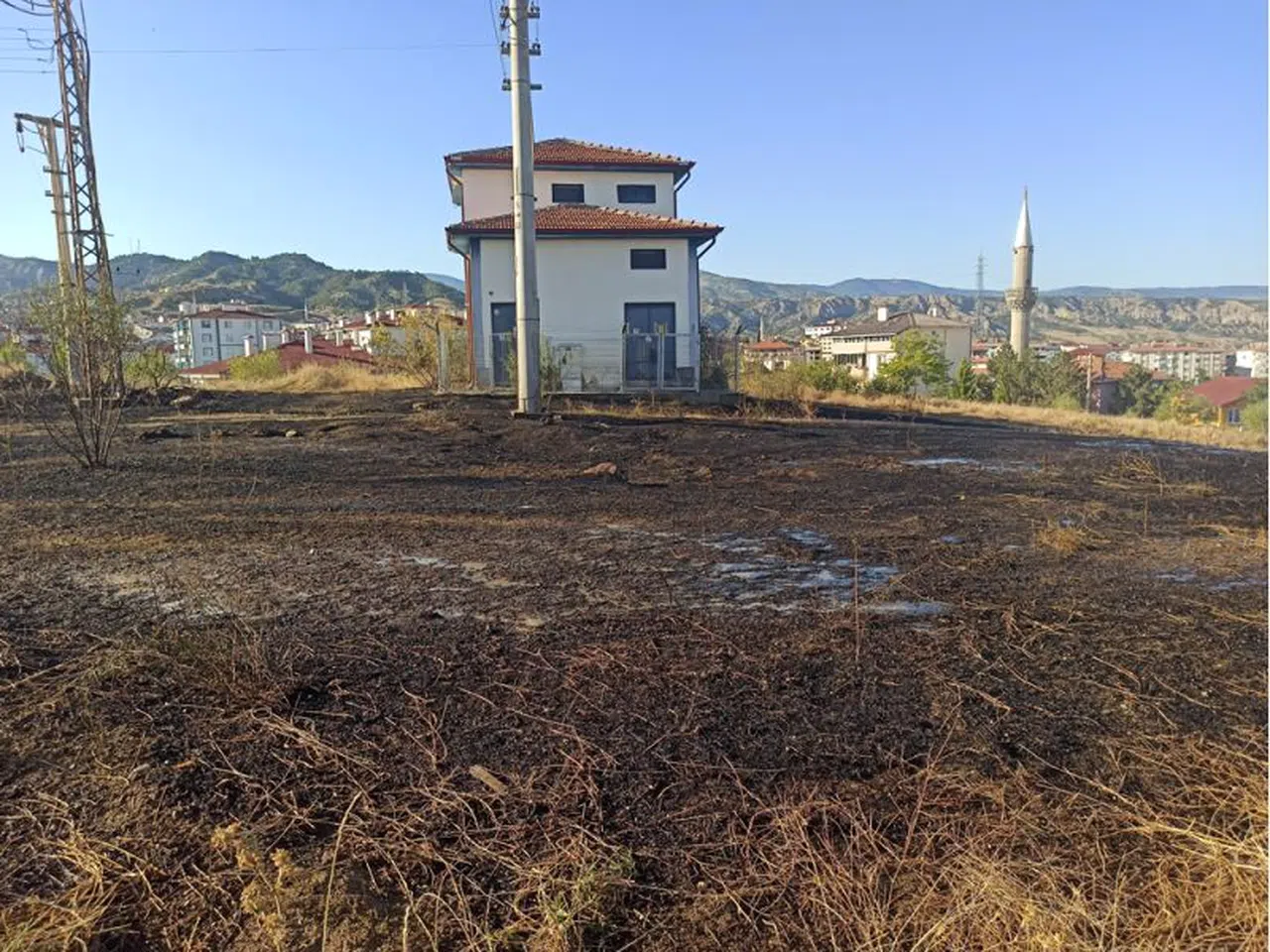 Tosya'da çıkan ot yangını söndürüldü