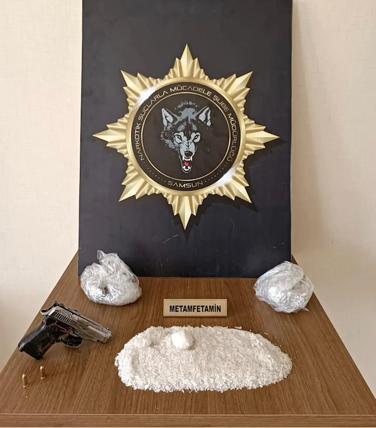 Samsun'da elektrikli süpürgeye gizlenmiş 1 kilogram uyuşturucu ele geçirildi