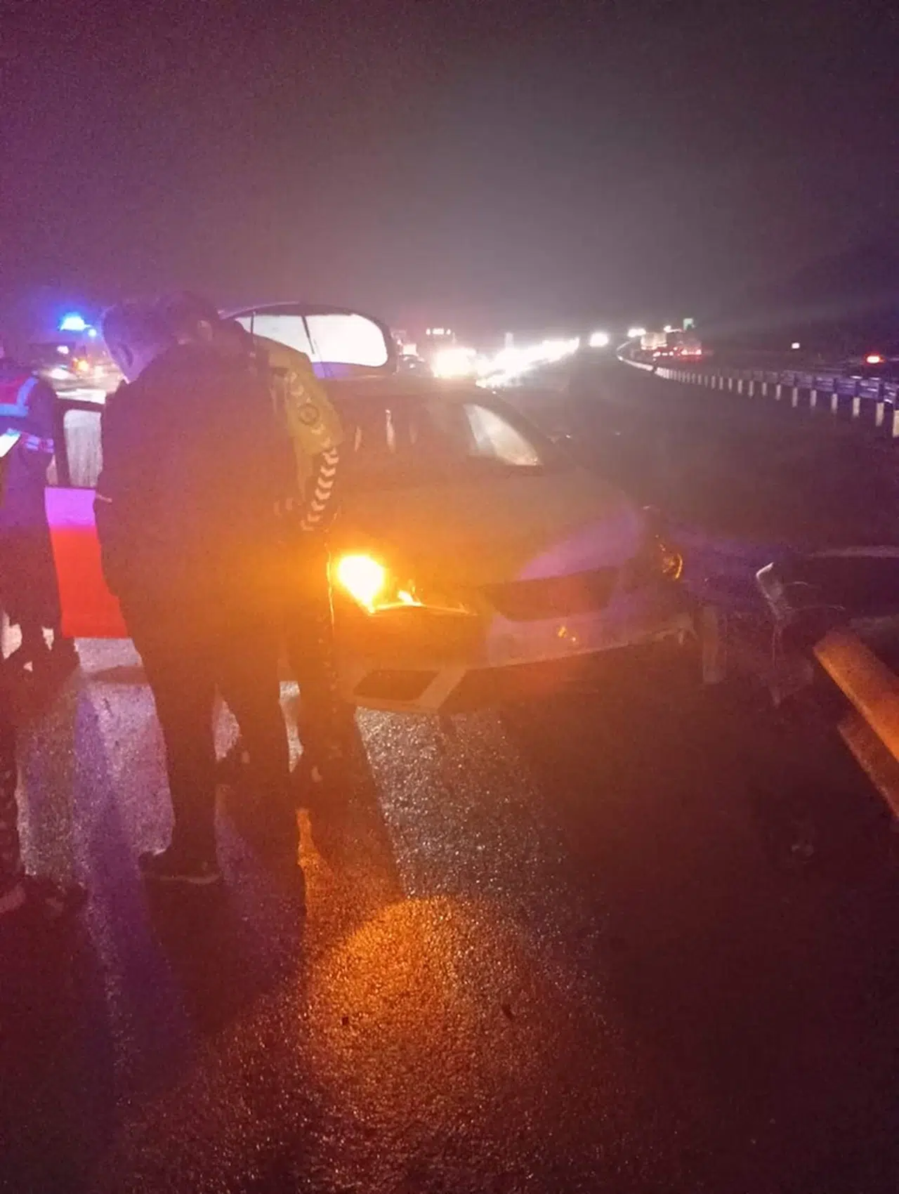 Bolu'da tırdan kopan lastik zincirleme trafik kazasına neden oldu