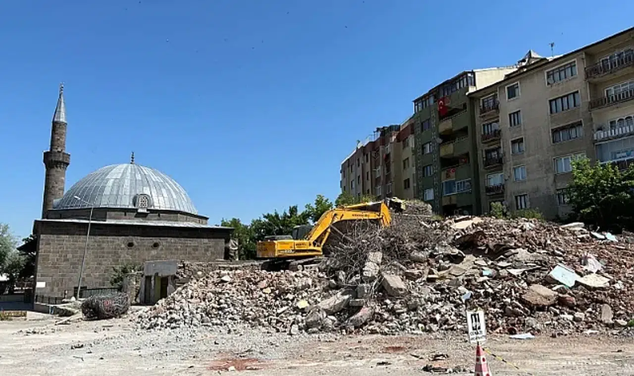 Erzurum'da Ahi Toman Baba Türbesi'nin Restorasyonu Başlıyor