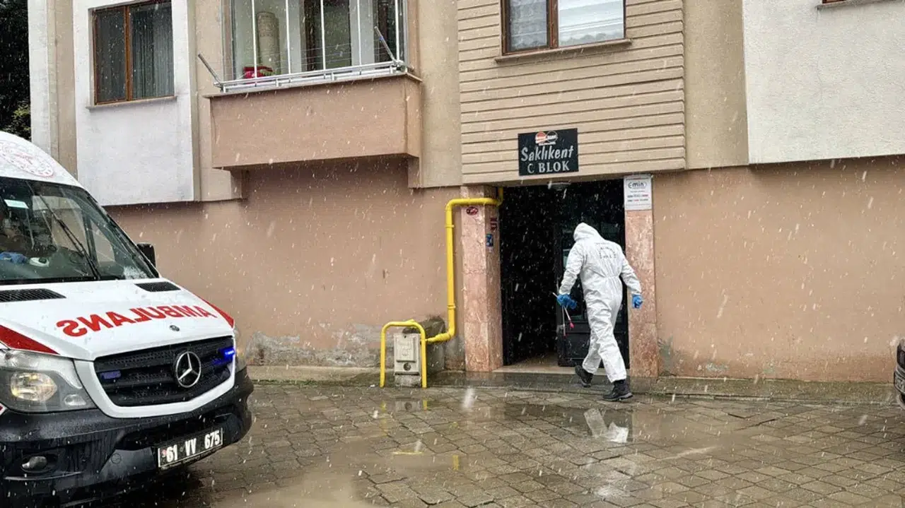 Trabzon'da bir kişi oğlunu öldürdükten sonra intihar girişiminde bulundu