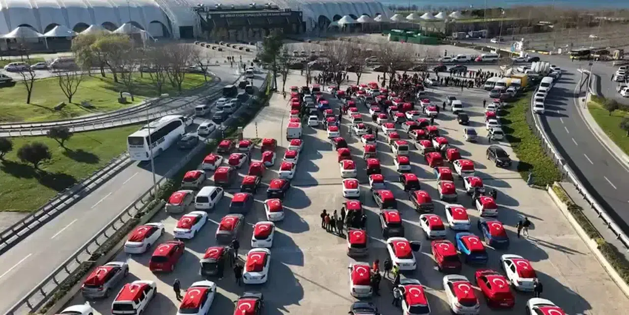 Yenikapı’da Martı çalışanları ve sürücüleri toplandı: Terör lanetlendi, şehitler anıldı