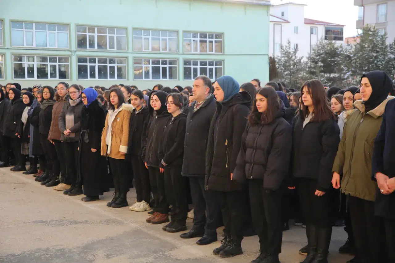 Bayburt'ta Şehitlerimiz Unutulmadı: Vali Eldivan, Öğrencilere Vatan Sevgisi Aşıladı