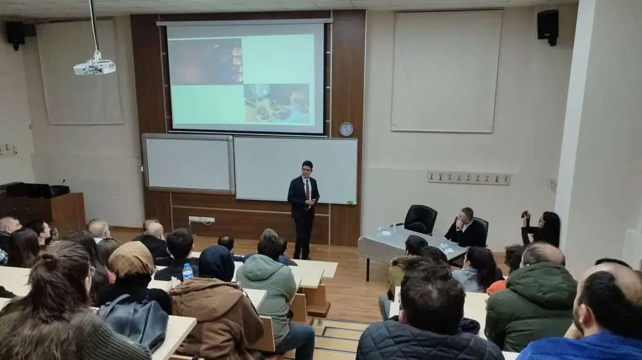 RTEÜ'de "Yapay Zeka ile Şekillenen Sağlık: Tıpta Yenilikçi Yaklaşımlar" konulu konferans düzenlendi