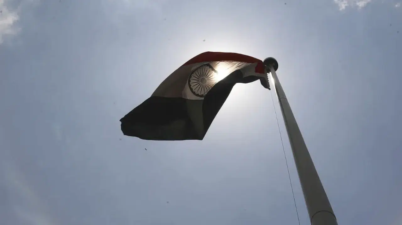 Hindistan, Aden Körfezi'nde dronla vurulan gemiye yardım ettiğini açıkladı