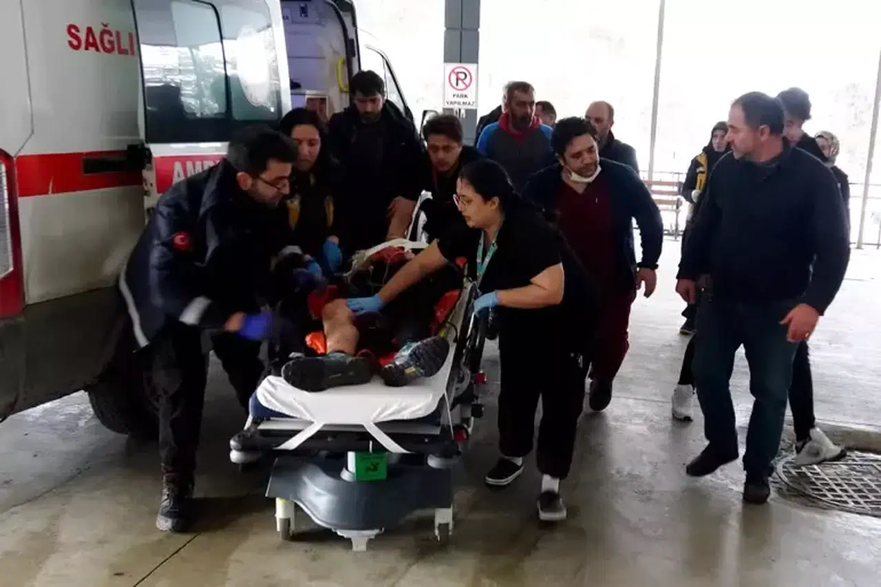 Liselilerin 'omuz atma' kavgası: 1 yaralı