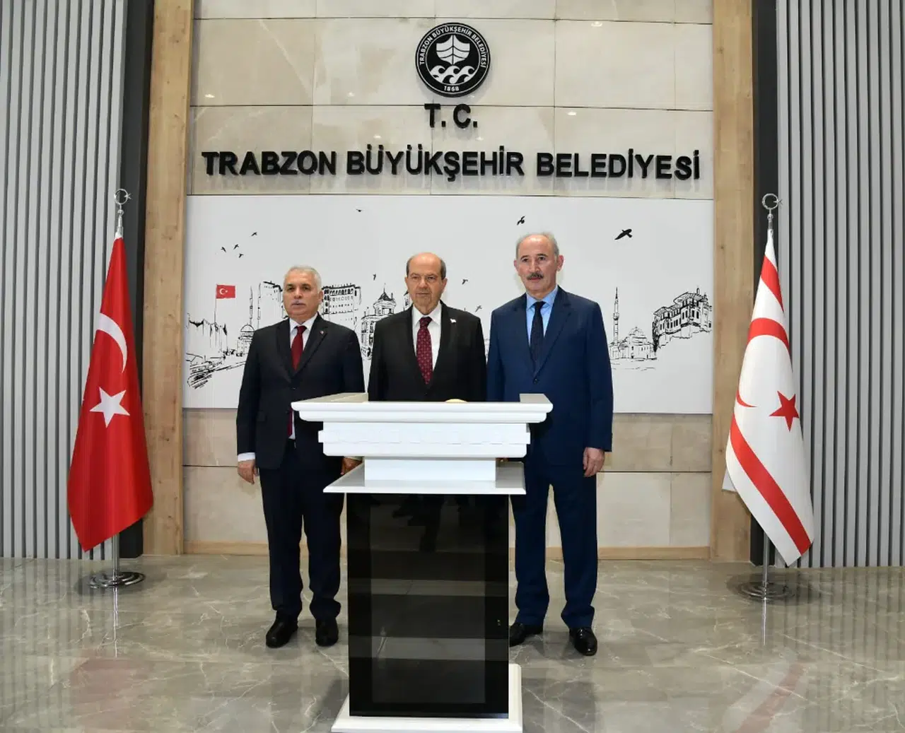 KKTC Cumhurbaşkanı Tatar, Trabzon'da Cuma Namazı Kıldı