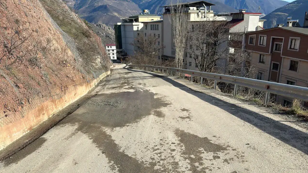 Artvin Belediyesi, Telsiz Sokak'ta Betonlama Çalışmalarına Hız Veriyor