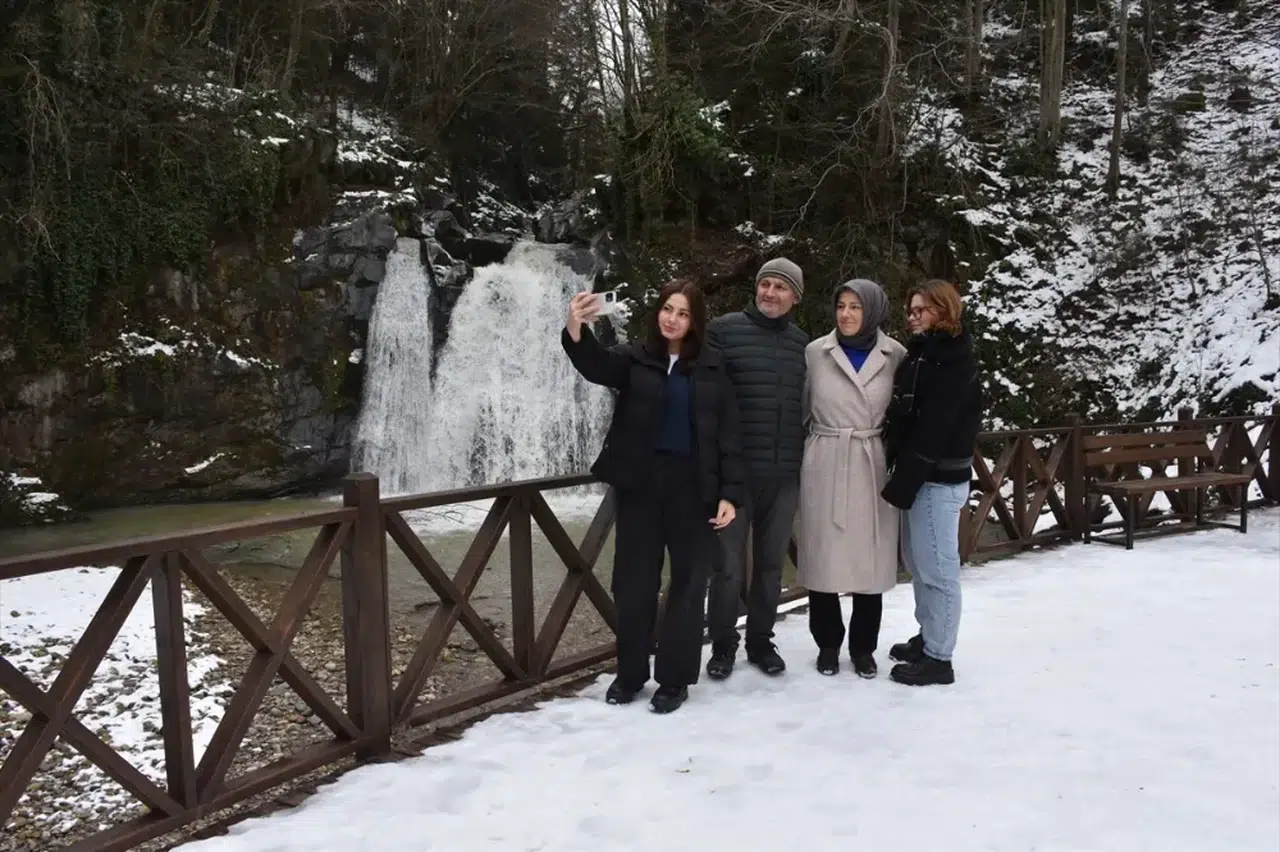 Trabzon Tonya'daki Canikdere Şelalesi Turistlerin İlgi Odağı