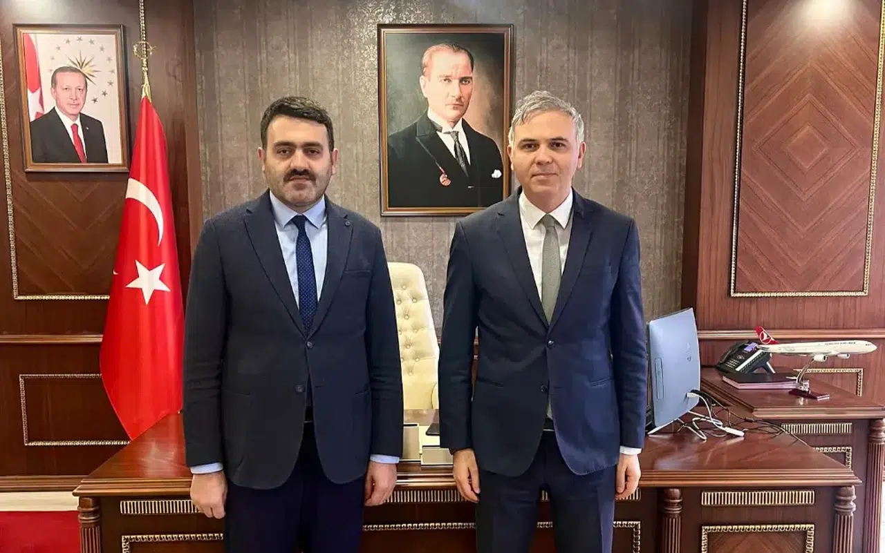 Pazar'dan Çayeli'ye atanan şube müdürü Genç Kaymakam Akın'ı ziyaret etti