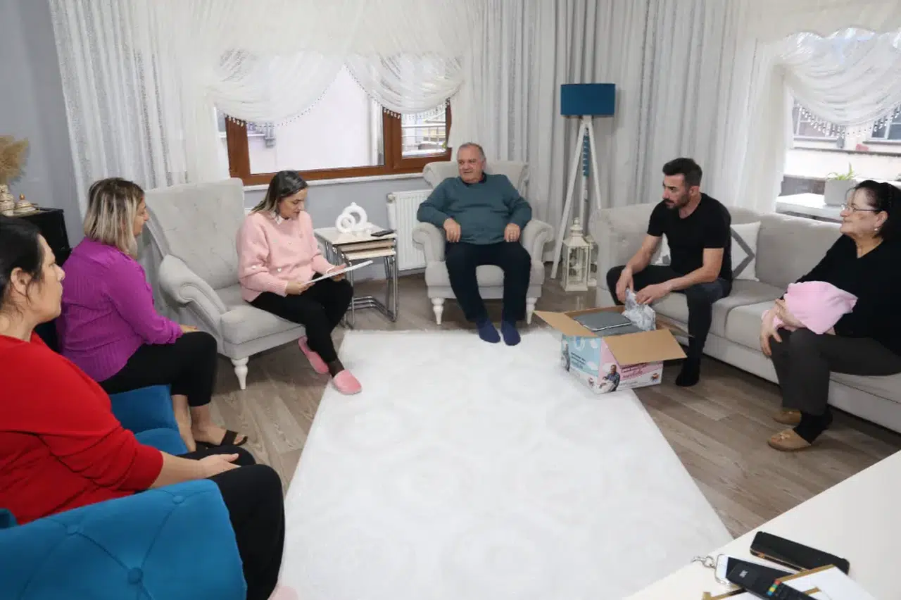 Arhavi Belediye Başkanı Kurdoğlu, Yeni Doğan Bebekleri Ziyaret Etti