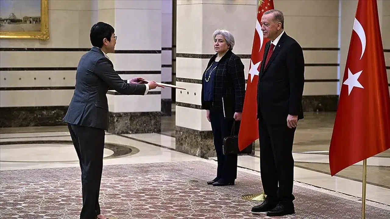 Büyükelçilerden Cumhurbaşkanı Erdoğan'a güven mektubu