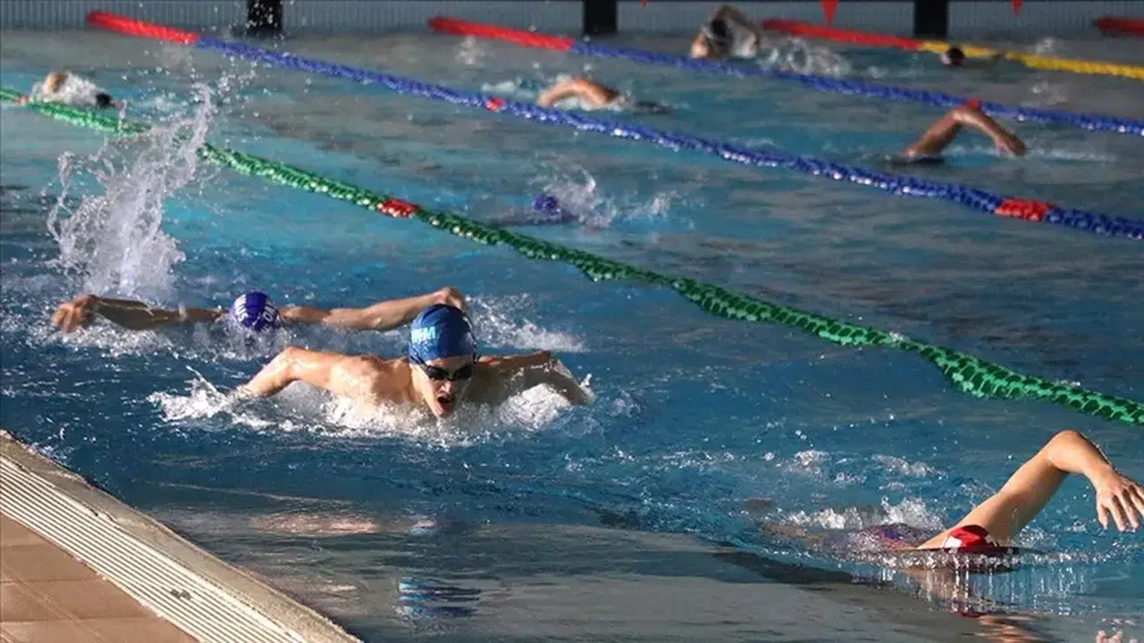 Milli yüzücüler Doha'daki Dünya Yüzme Şampiyonası öncesi Erzurum'da çalışıyor