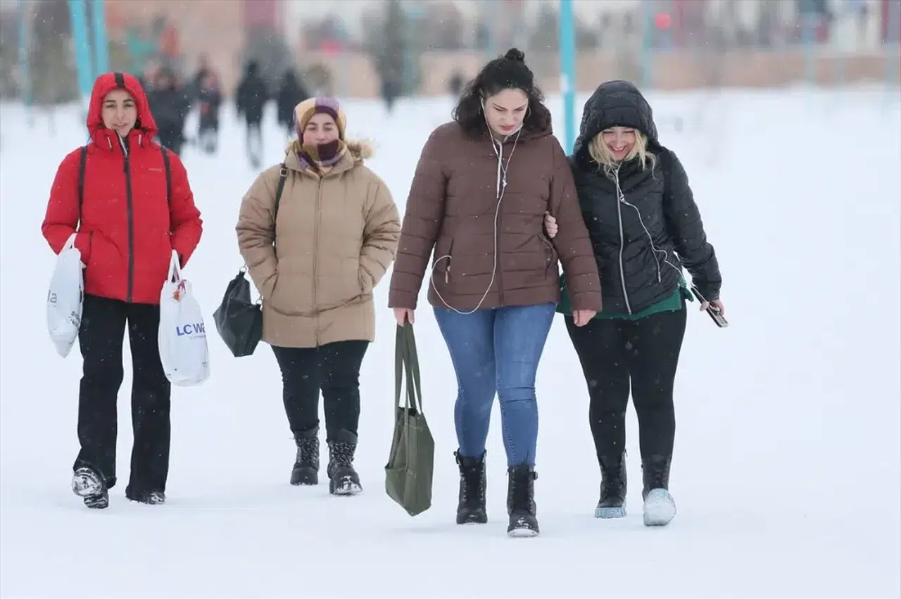 Doğu Anadolu'da Kar Yağışı Etkisini Sürdürdü