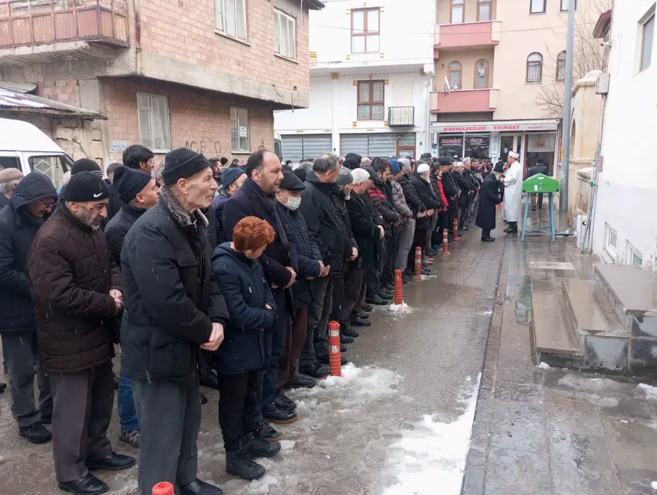 Bayburt Belediye Başkanı Hükmü Pekmezci, Firdevs Topçu'nun Cenaze Namazına Katıldı