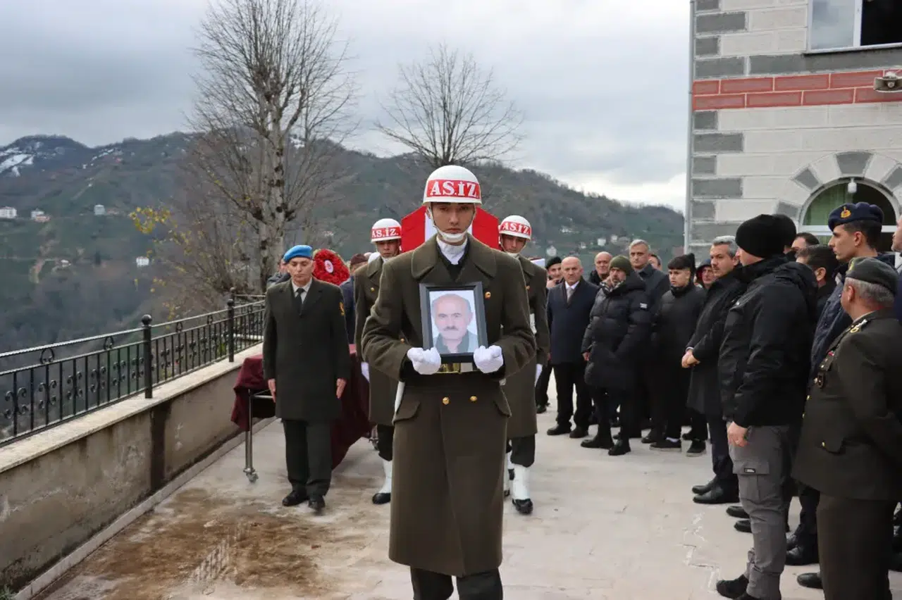 Kıbrıs Gazisi Çayeli'de son yolculuğuna uğurlandı