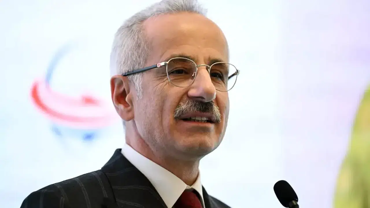 Bakan Uraloğlu, ''Trabzon Sürdürülebilir Kentsel Ulaşım Planı Projesi'' toplantısında konuştu