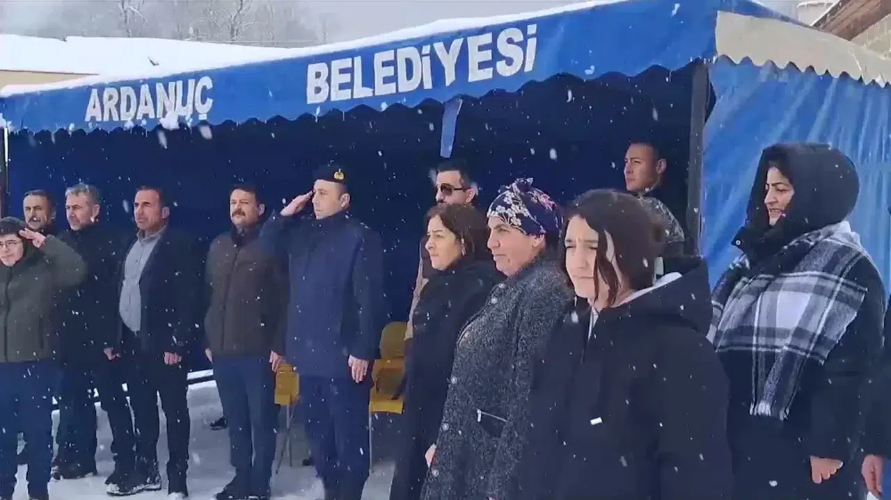 ARTVİN ARDANUÇ GEÇİTLİ KÖYÜ'NDE 8. KAR FESTİVALİ DÜZENLENDİ