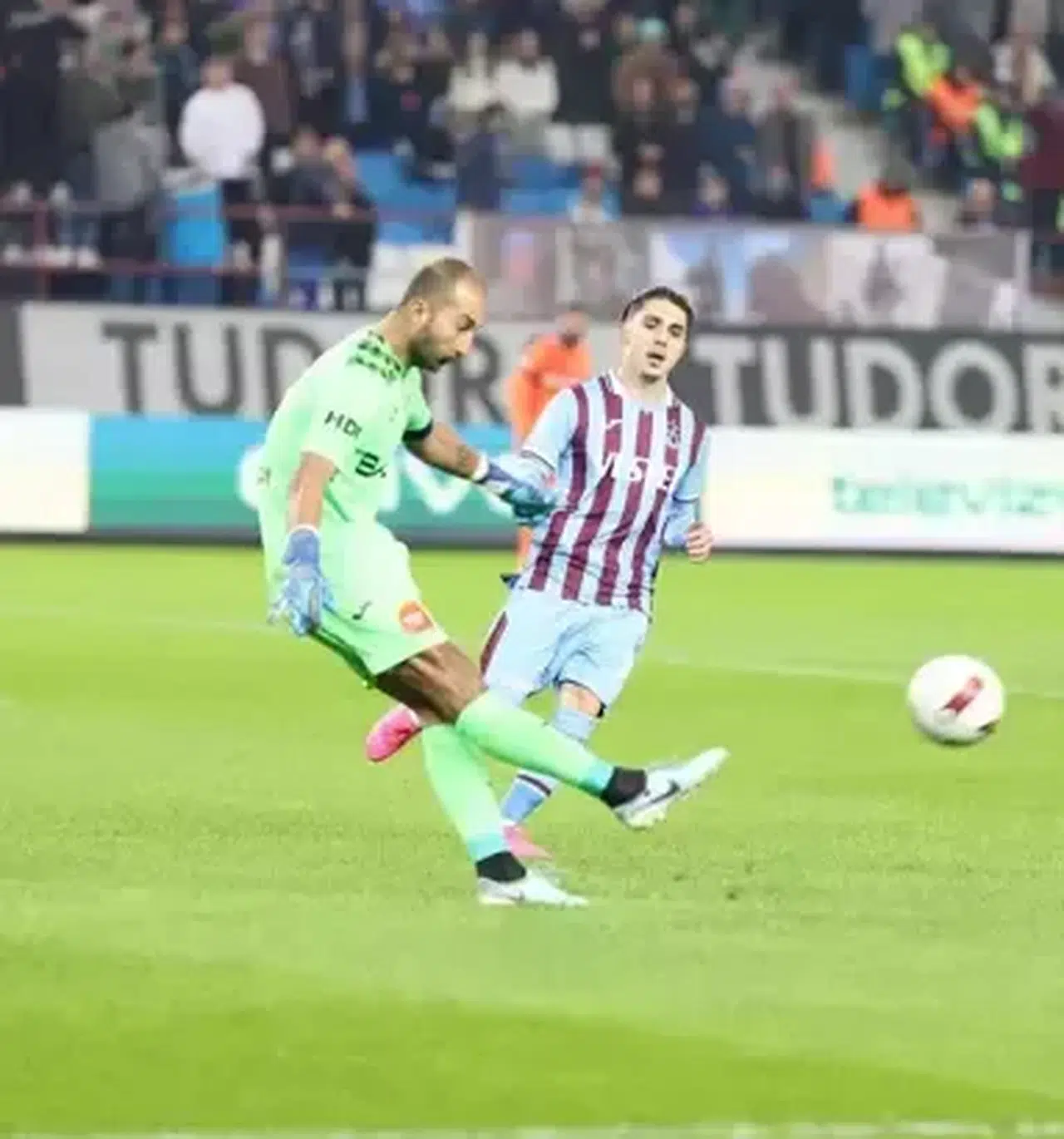 Abdülkadir Ömür, Ada'ya gitti