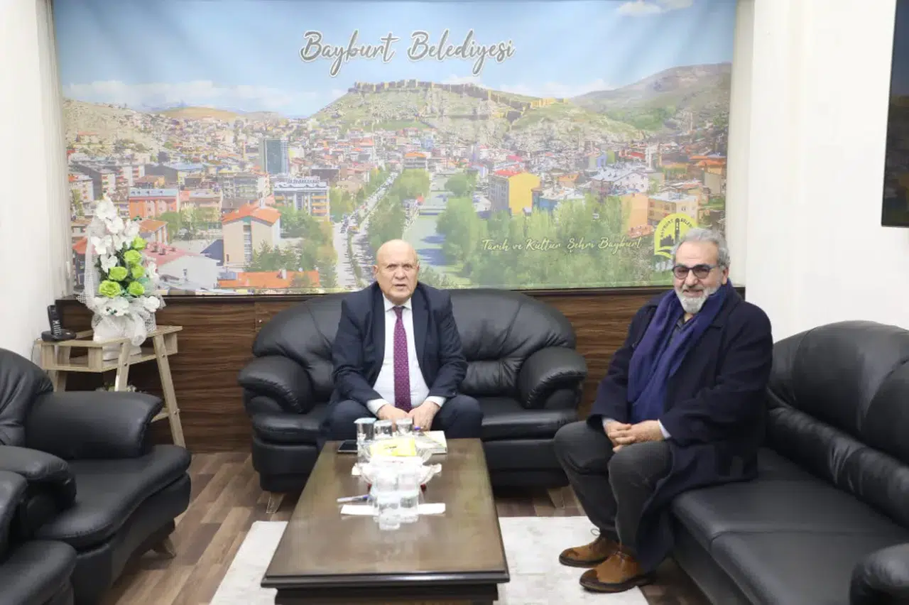 Baksı Müzesi Kurucusu Prof. Dr. Hüsamettin Koçan, Bayburt Belediye Başkanı Hükmü Pekmezci'yi Ziyaret Etti