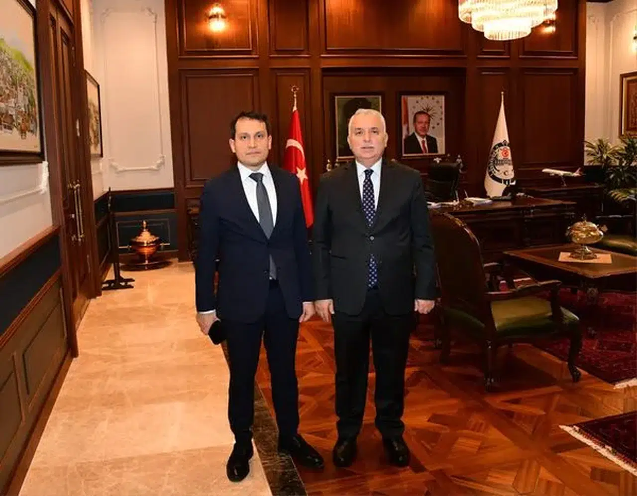 Trabzon Valiliği'ne Önemli Ziyaret: Halk Bankası Yetkililerinden Vali Aziz Yıldırım'a Nezaket Ziyareti