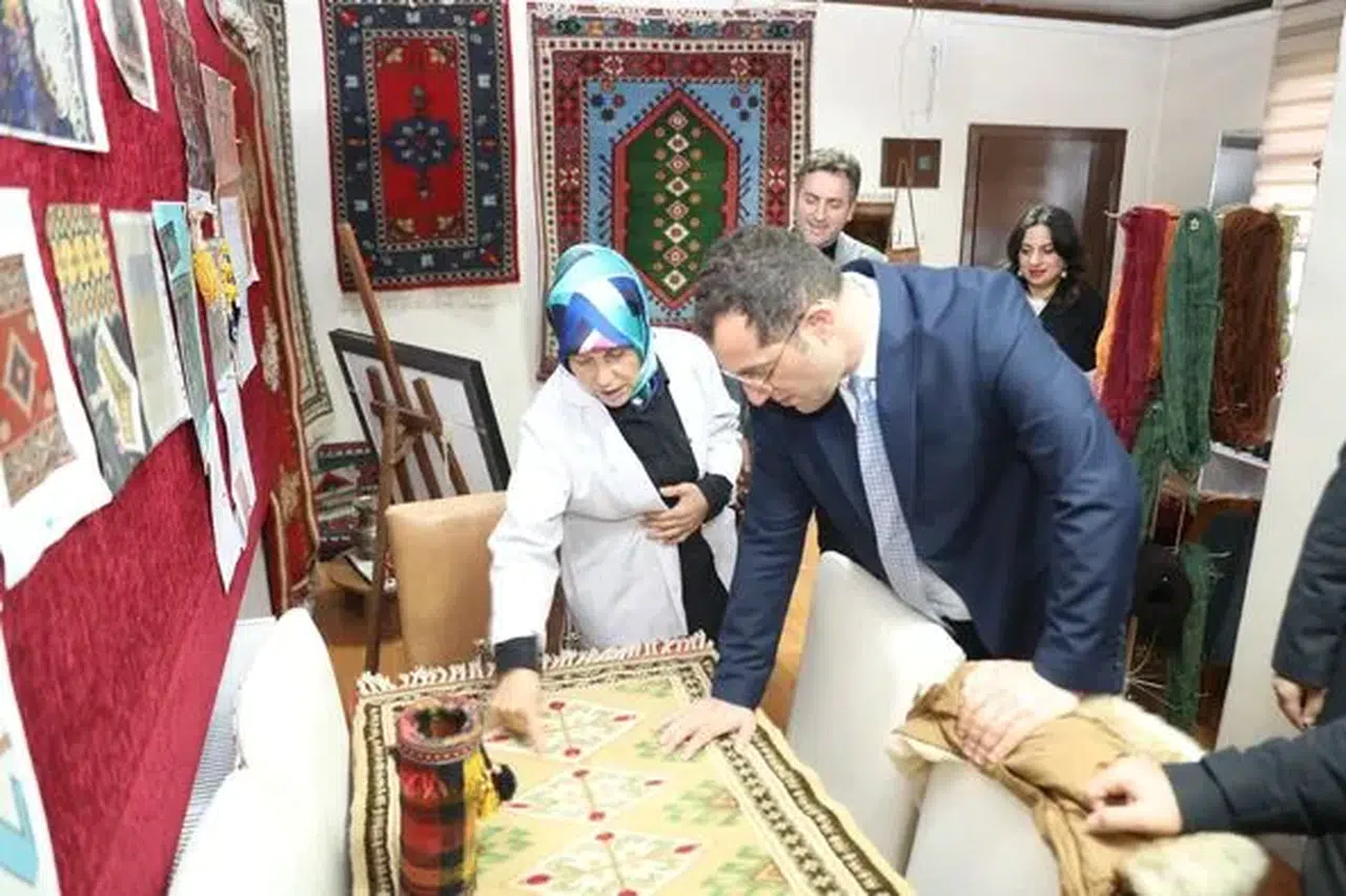 Akçaabat Belediyesi, Halı Dokuma ve Kazaziye Kurslarıyla Kadınlara Ekonomik Destek Sağlıyor