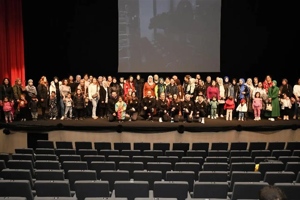 Balıkesir'de 'Çocuklar Oyuna, Anneler Spora'