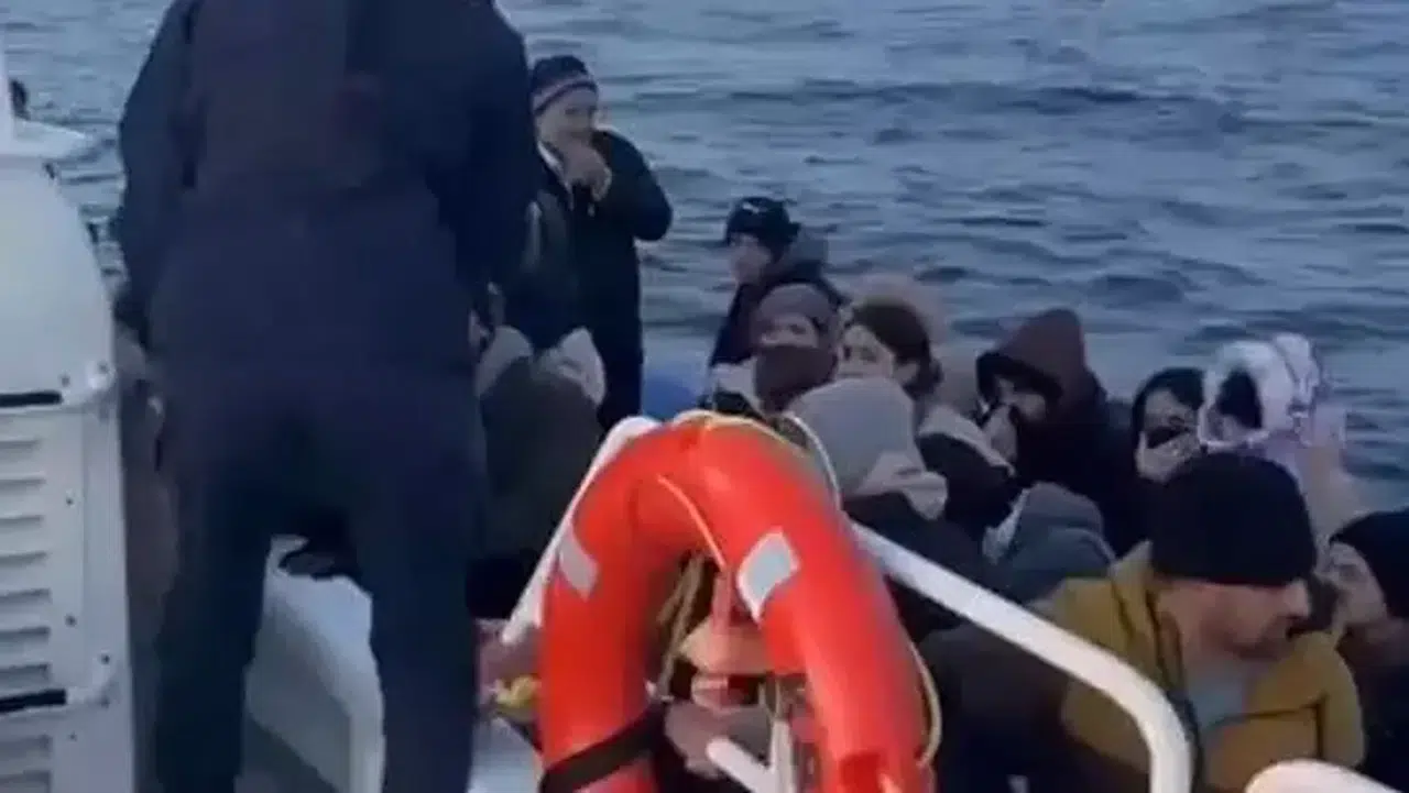 Çanakkale açıklarında Yunanistan'ın geri ittiği 64 kaçak göçmen kurtarıldı