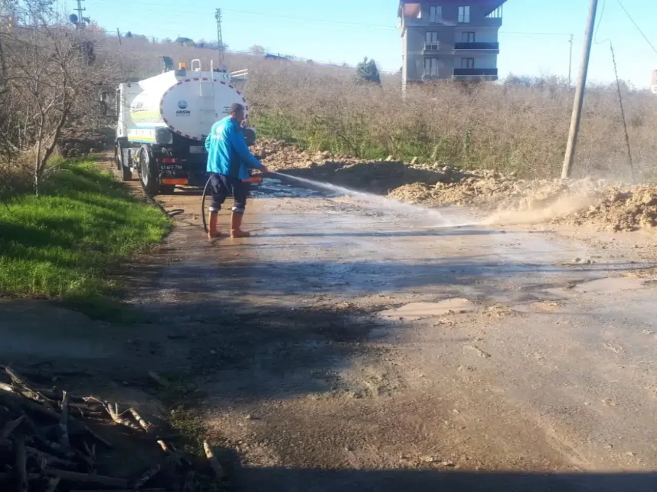 Temizlik İşleri Müdürlüğü Ekipleri Arsin'i Daha Temiz Hale Getiriyor
