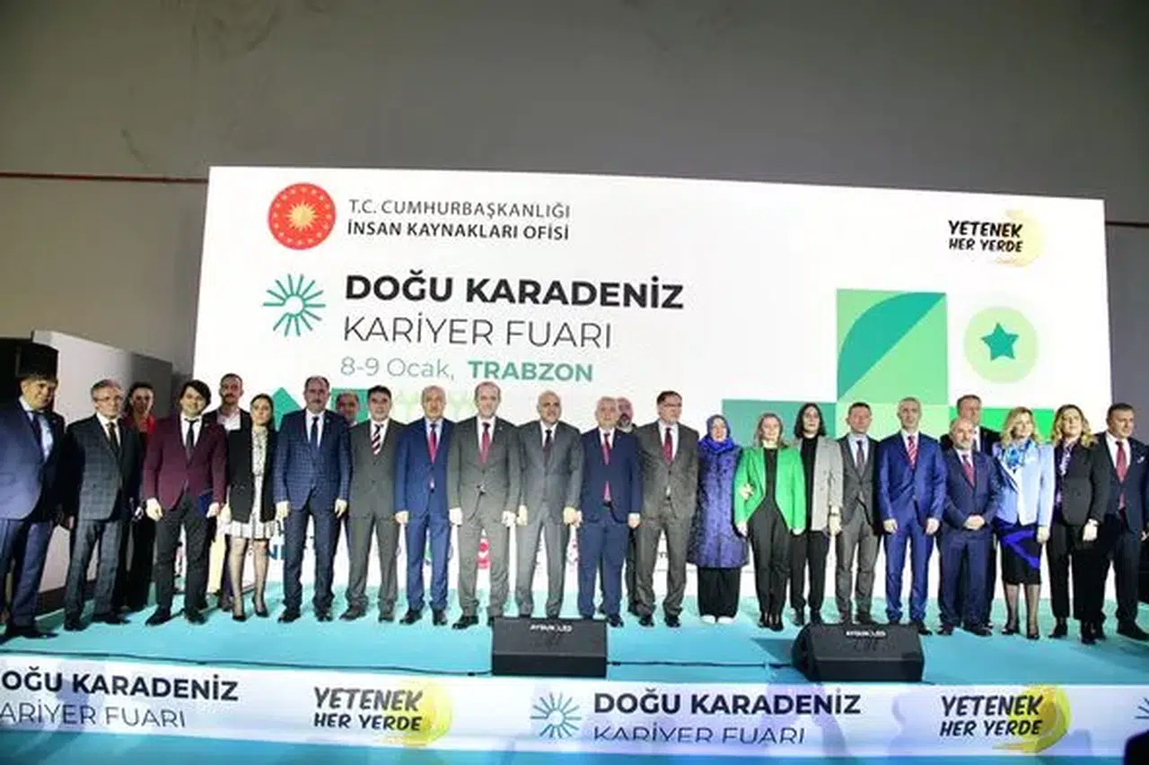 "4. Doğu Karadeniz Kariyer Fuarı Açıldı: Gençler İş Dünyasıyla Buluştu"