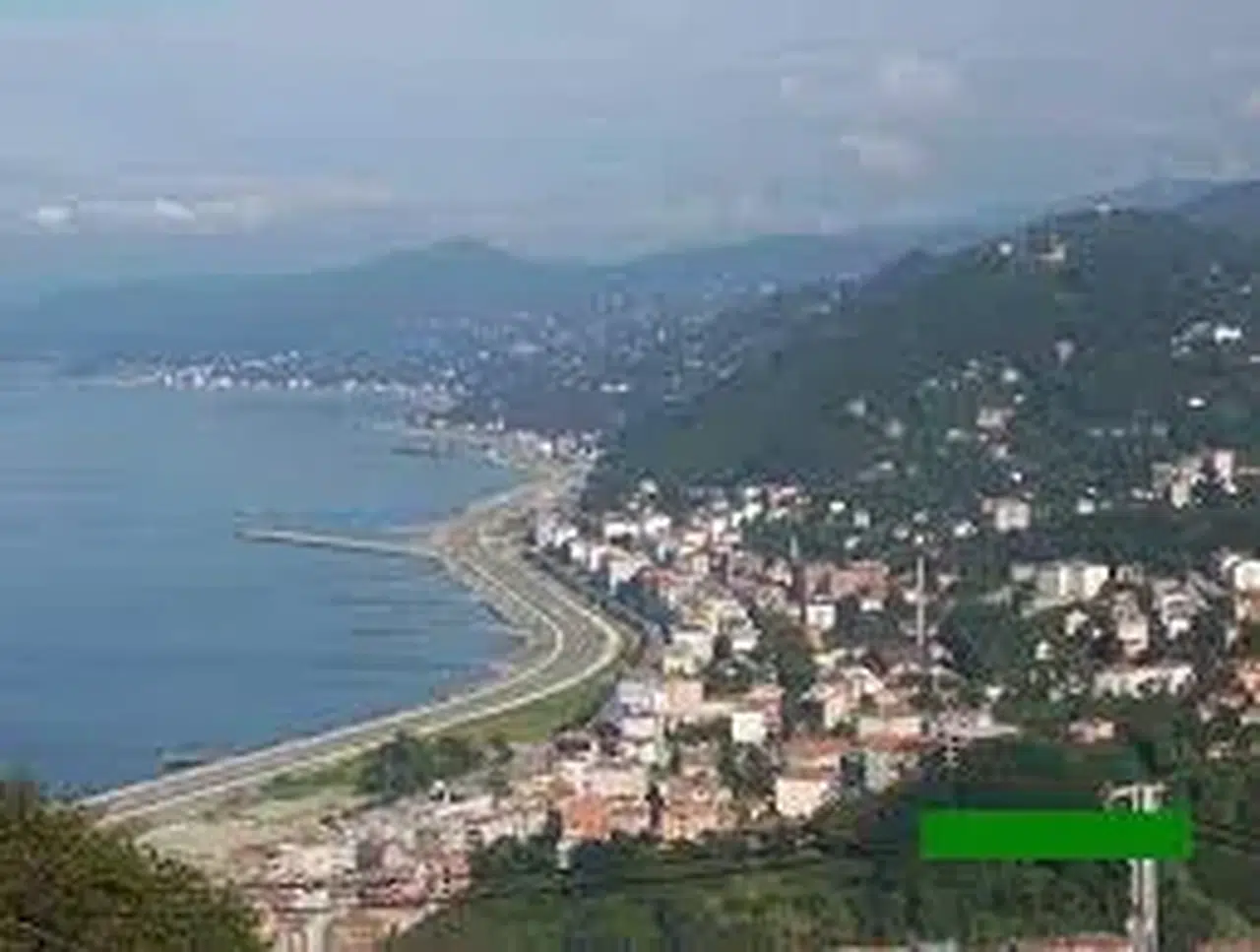 Sürmene Belediyesi'nden Yol, Parke, Temizlik ve Duvar Çalışmaları