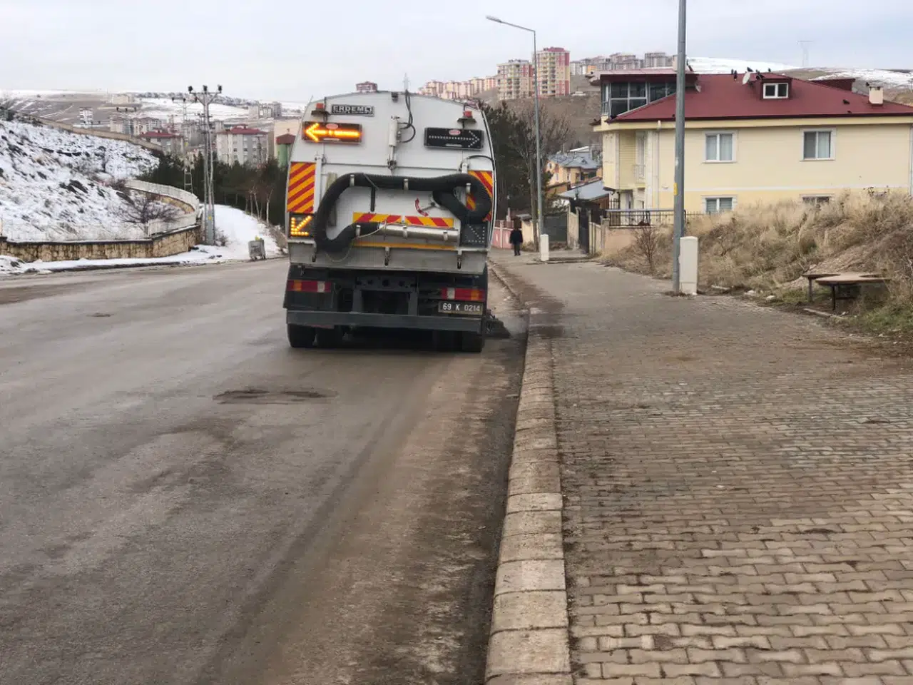 Bayburt Belediyesi, Sıcak Havayı Temizlik Fırsatına Çeviriyor!