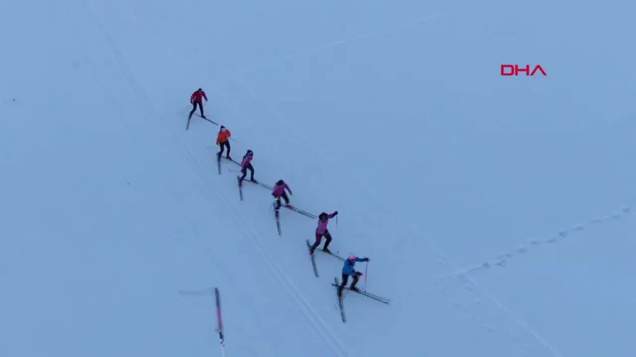 Erzurum'da yeterli kar olmadığı için milli sporcular çalışmalarını Yüksekova'da sürdürüyor