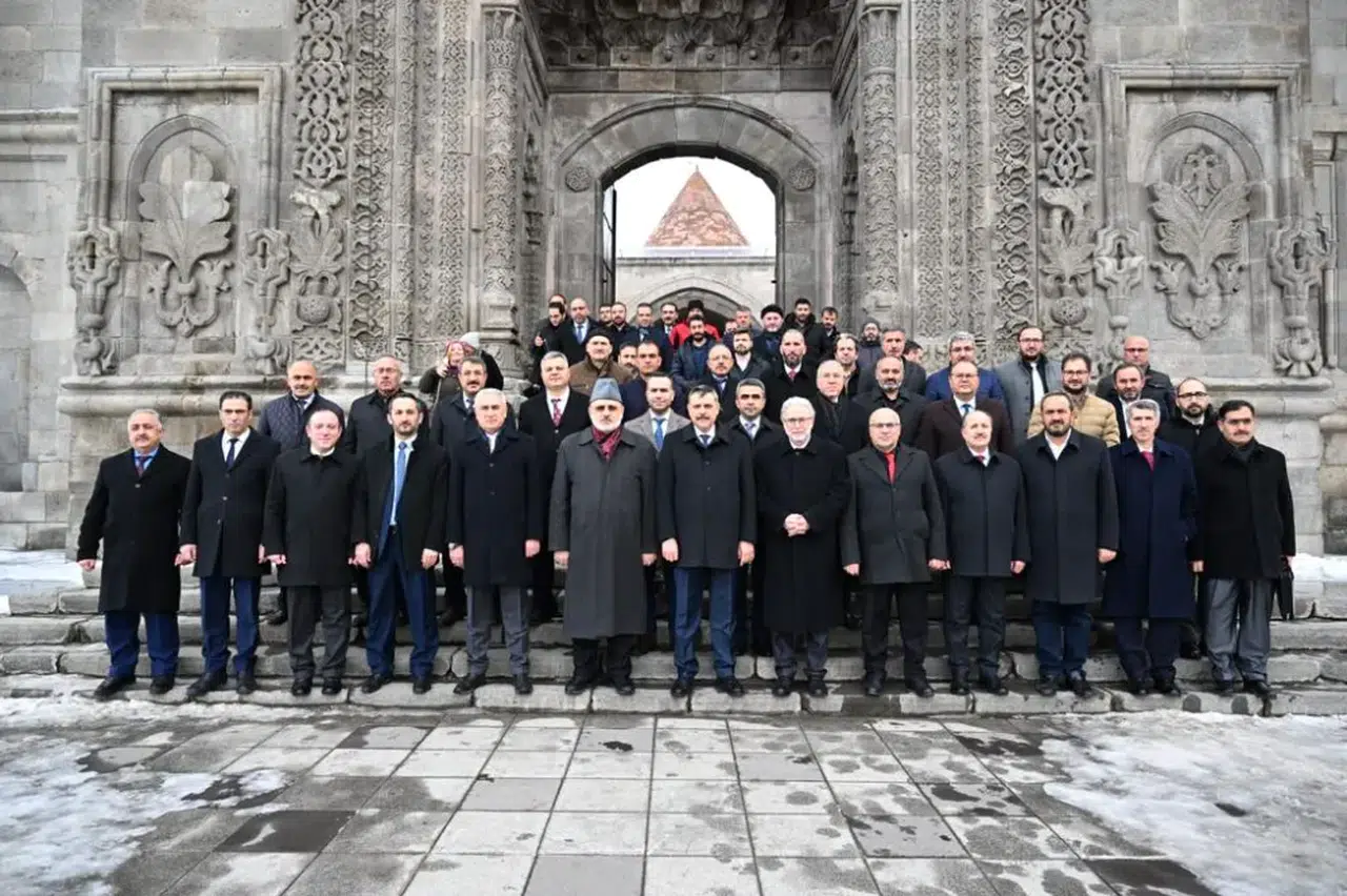 Erzurum'da Pir Ali Baba'nın Başlattığı 1001 Hatim Geleneği Sergiyle Buluştu