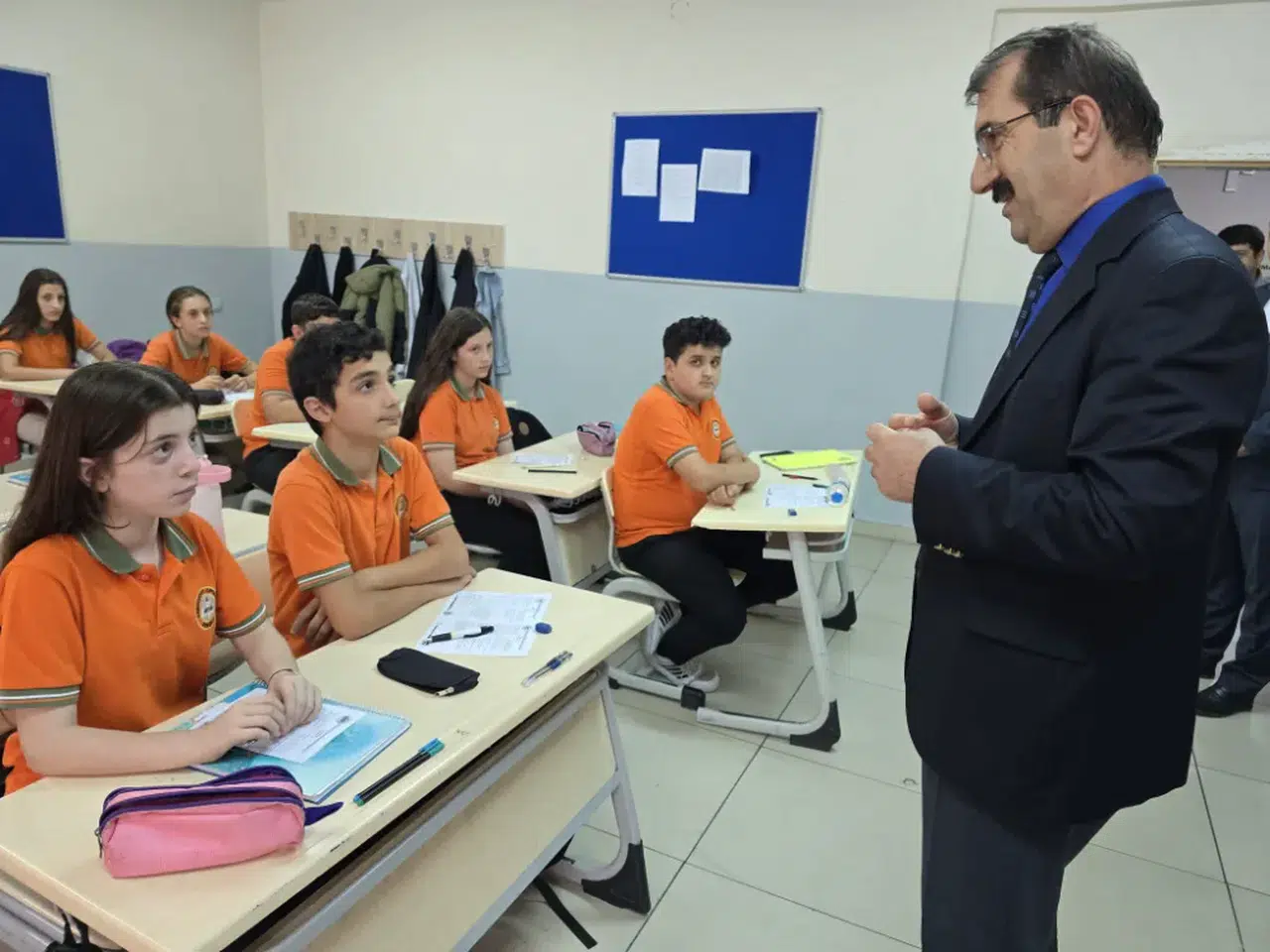 Borçka Cumhuriyet İlkokulu ve Ortaokulu'na Eğitici Ziyaret