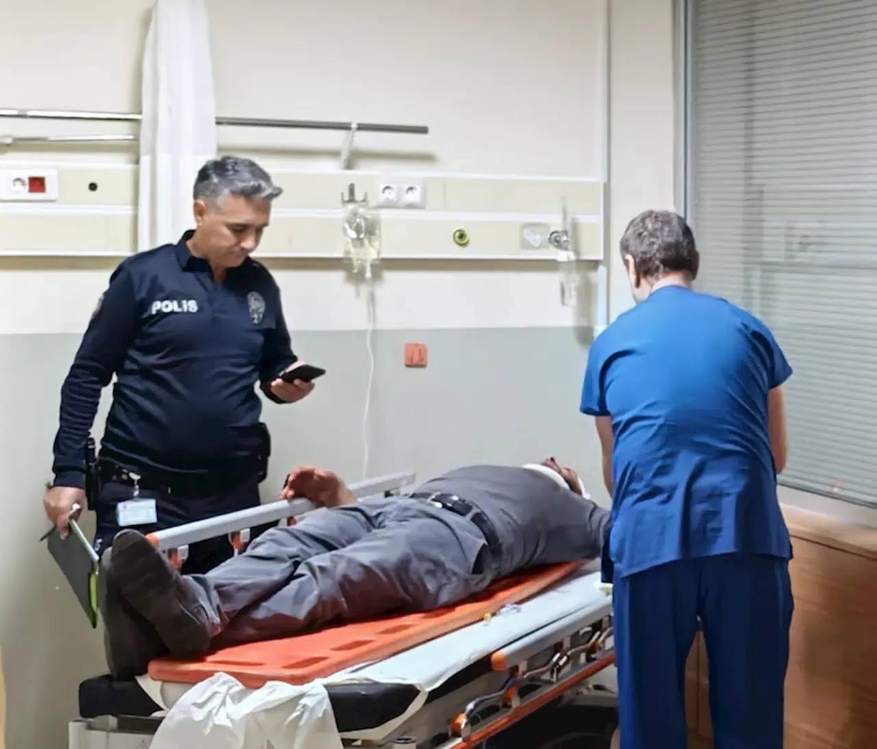 3 kişi tarafından sokak ortasında dövüldü, beyin kanaması geçirdi