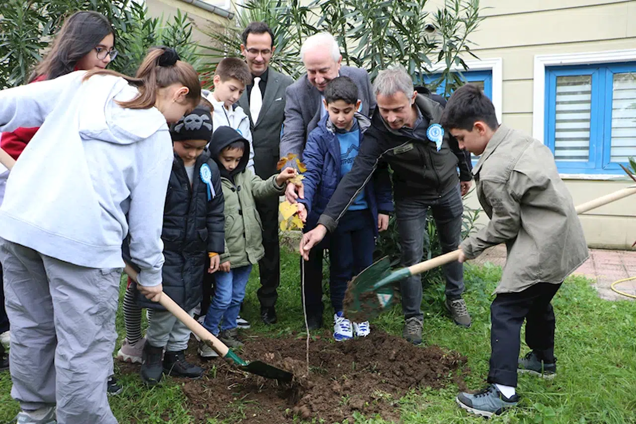 Diyabet hastalığına fidan dikerek dikkat çektiler