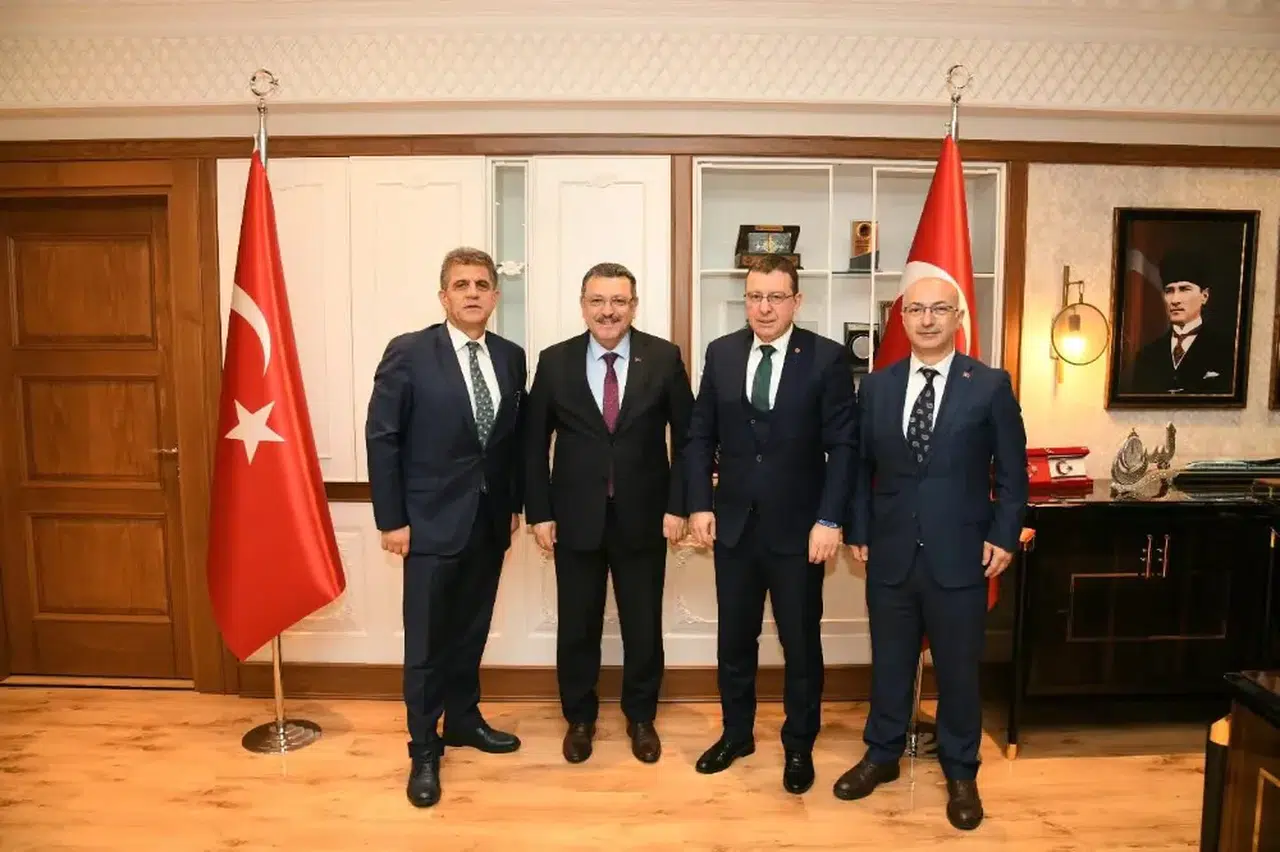   Dr. Hakan Usta ve Av. Ahmet Metin Genç bir araya gelerek, il genelinde gerçekleştirilecek sağlık yatırımları ve projeleri üzerine önemli değerlendirmelerde bulundu.